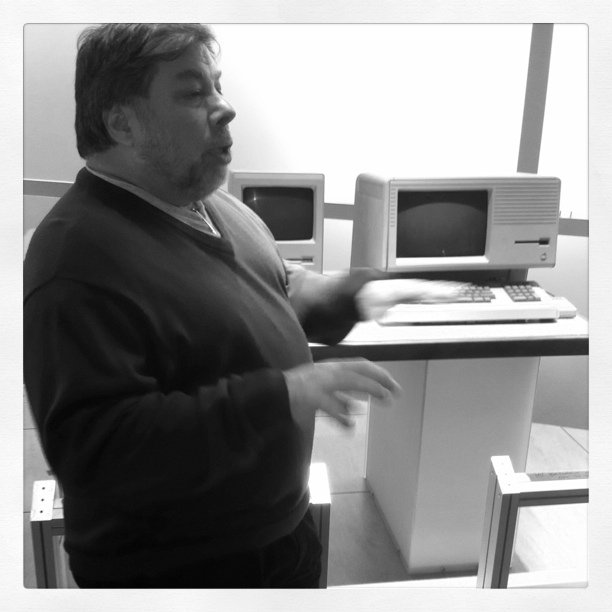 Steve Wozniak talks about Macintosh in front of an Apple Lisa at the Computer History Museum